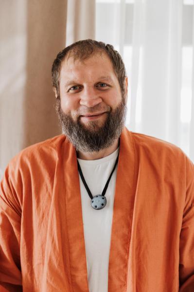 Вместо боя на ринге — борьба с зависимостью: спортсмен Емельяненко отправился в рехаб вместе с Волочковой