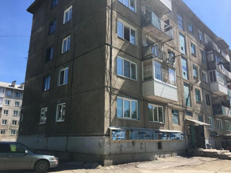 В&nbsp;Ачинске ребёнок выжил после падения из&nbsp;окна и&nbsp;сам пришёл к&nbsp;бабушке 