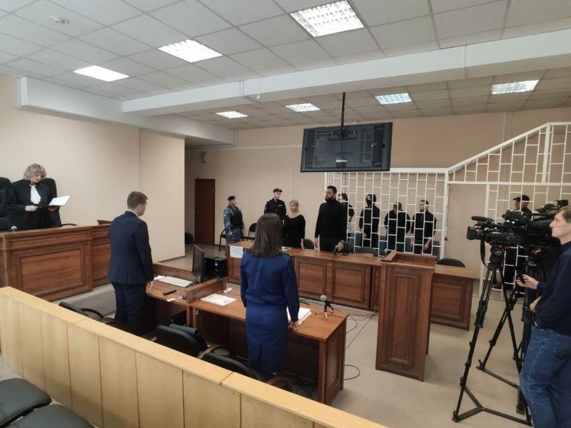 В&nbsp;Красноярске осудили толпу, которая пытала, изнасиловала молотком и&nbsp;убила школьницу 