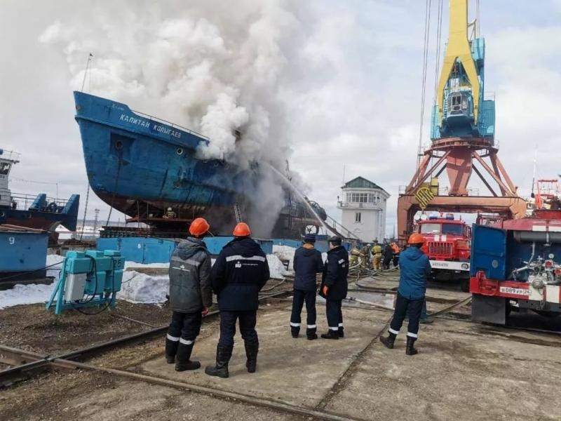 В Красноярском крае загорелся теплоход