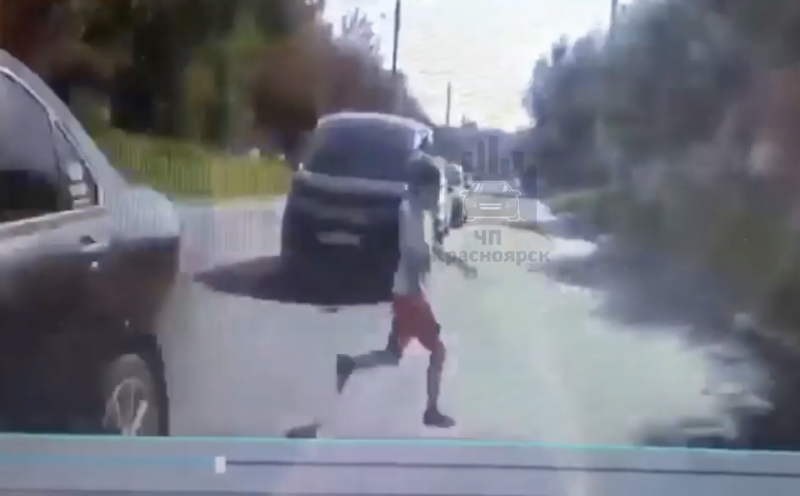 В сети опубликовали видео смертельного ДТП с автобусом и мальчиком в Красноярске