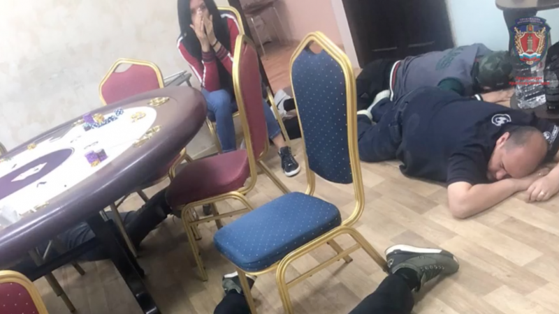 В теплицах Красноярского края организовали незаконное VIP-казино на ₽11 миллионов. Видео