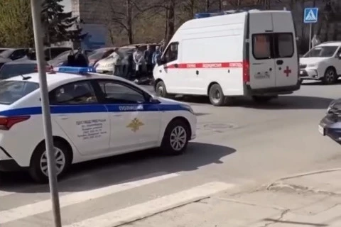 Водитель в Новосибирске сбил сразу двух самокатчиков
