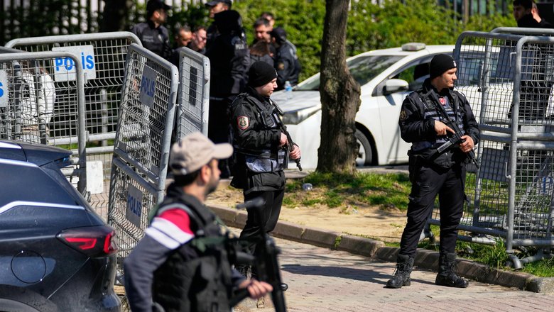 Восемь человек пострадали при стрельбе возле лицея в Турции