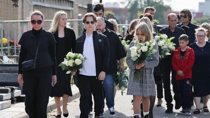 Зачем продюсеру Андрею Разину нужны права на песни Юрия Шатунова