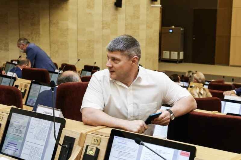 Заксобрание Новосибирской области лишило мандата Валентина Сичкарева