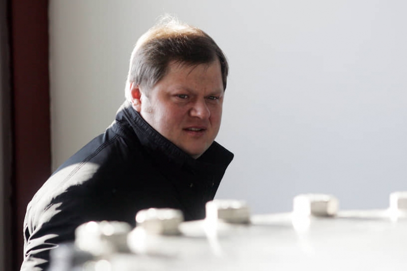 Замминистра закончил, откуда начал