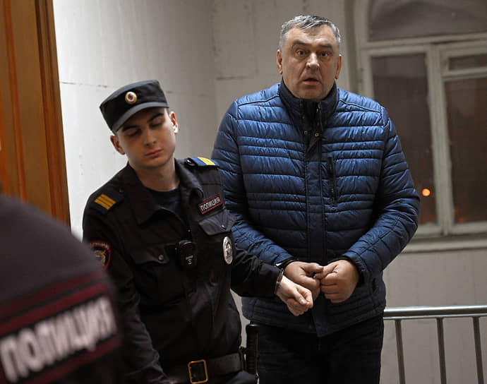 Землю под Санкт-Петербургом растратили на троих
