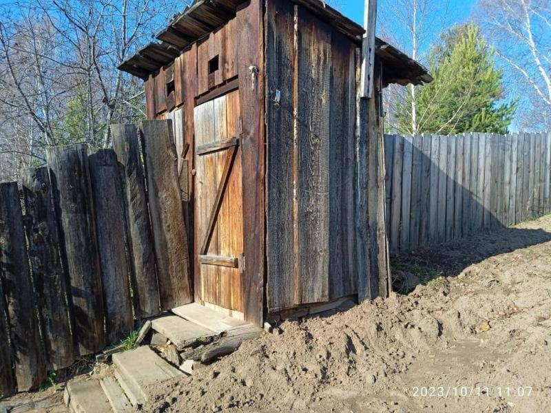 Женщина выбросила новорожденную дочь в уличный туалет в Красноярском крае