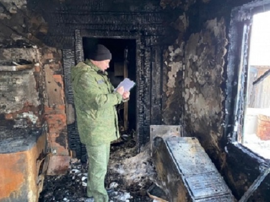 Жительницу Томской области будут судить за гибель на пожаре троих односельчан 